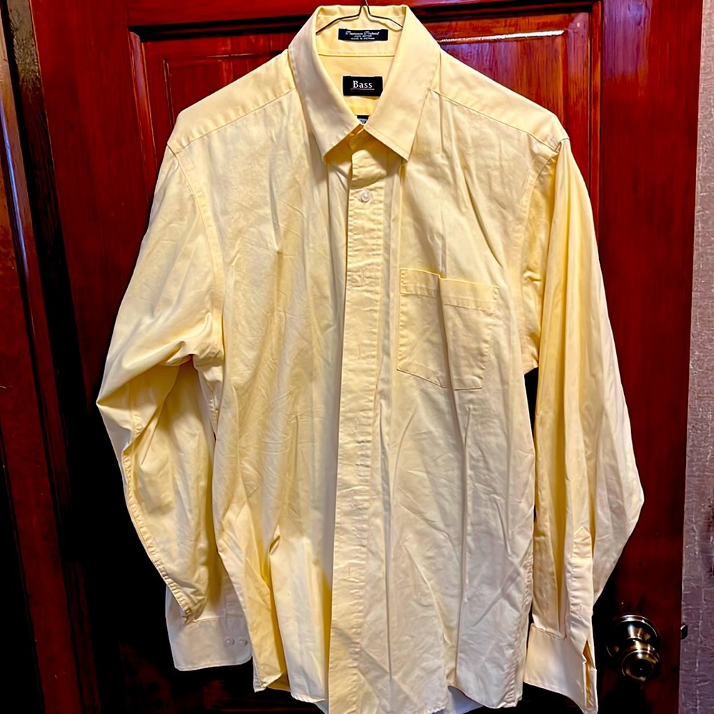 G H Bass & Co Shirt Wrinkle Free Mens Size 15-15 1/2 Medium. Excellent Condition